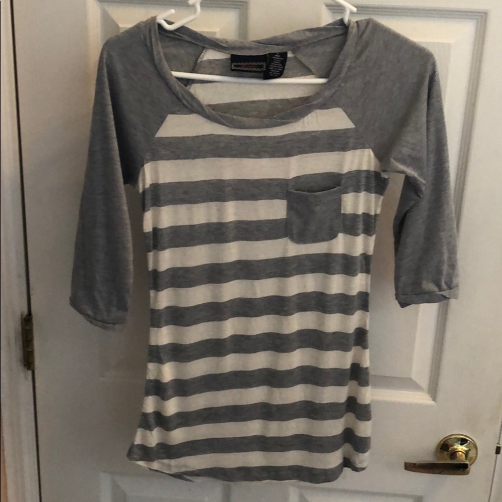 LICORICE NWT gray cream tunic striped size small